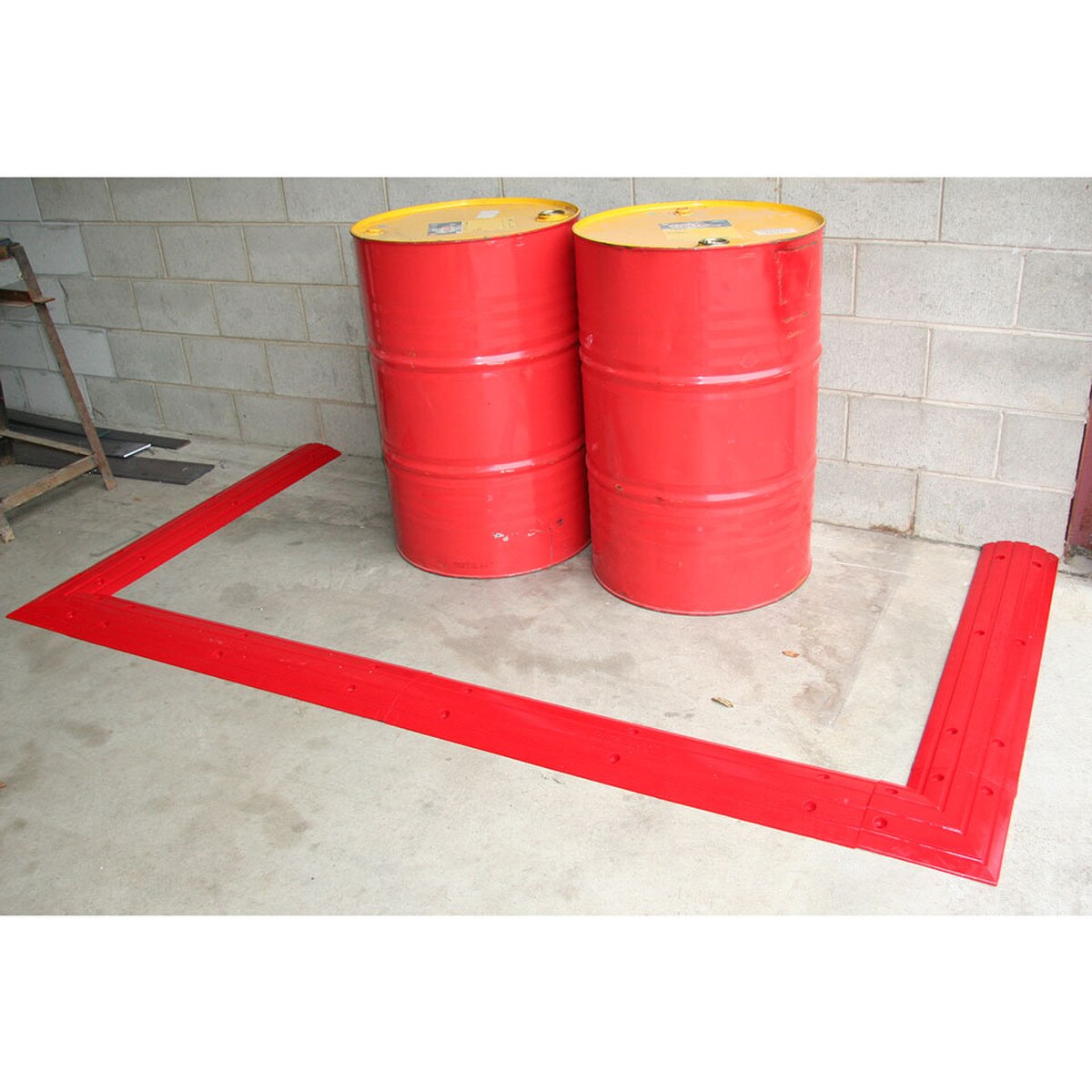 Durabund 200mm Floor Bunding | Best bunding to contain spills | Permanent Floor Bending | Ecospill | Polyurethane Bunding | Workshop Bund | Brisbane Sydney Melbourne Perth Adelaide Canberra | DB200